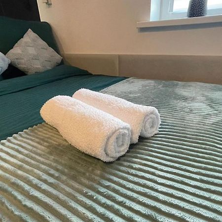 #4 Tgha Luxury One Bedroom Apartment In 阿斯隆 外观 照片