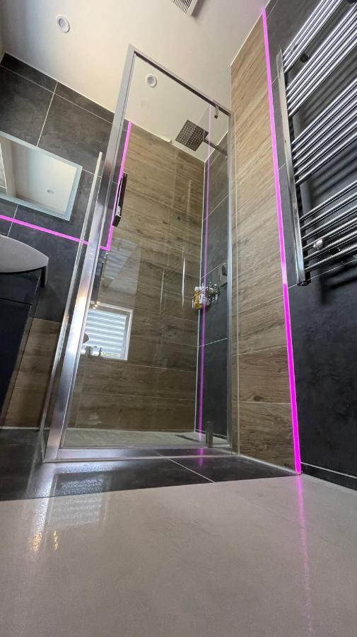 #4 Tgha Luxury One Bedroom Apartment In 阿斯隆 外观 照片