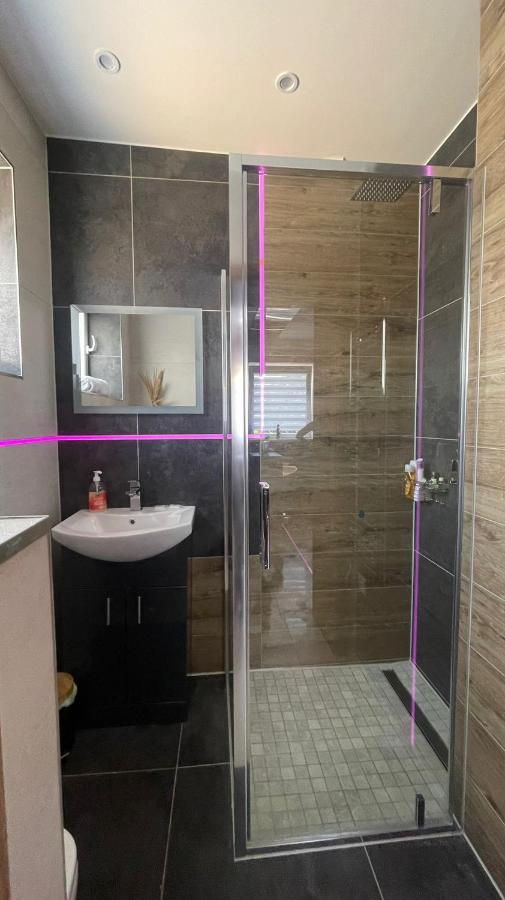 #4 Tgha Luxury One Bedroom Apartment In 阿斯隆 外观 照片